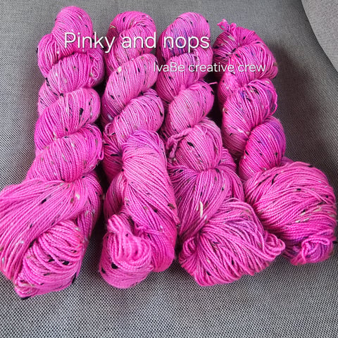 85% merino+15% Donegal nopky hnedá, čierna