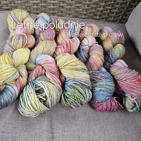 65% merino+ 35% bambus, 420m/100g.