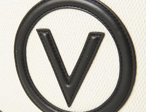 VALENTINO Crossbody kabelka-1570a8a8-ecba-49b7-8a7e-a7d0a5536b08.jpg