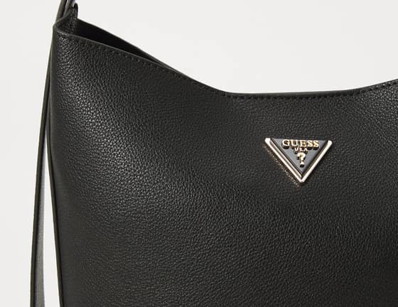 GUESS MERIDIAN BUCKET dámska kabelka čierna-3753a165-22c6-4509-a3ca-78fb033edeac.jpg