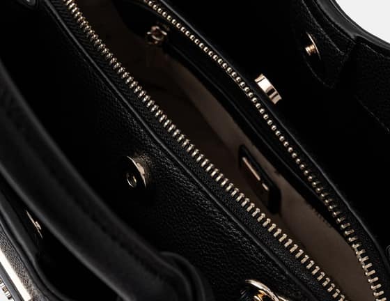 GUESS MERIDIAN dámska kabelka čierna-448f1b95-7e3d-48ee-859c-569115672368.jpg