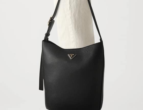 GUESS MERIDIAN BUCKET dámska kabelka čierna-e81de5b3-5fc2-479e-9d2b-ff5a4a6622c9.jpg