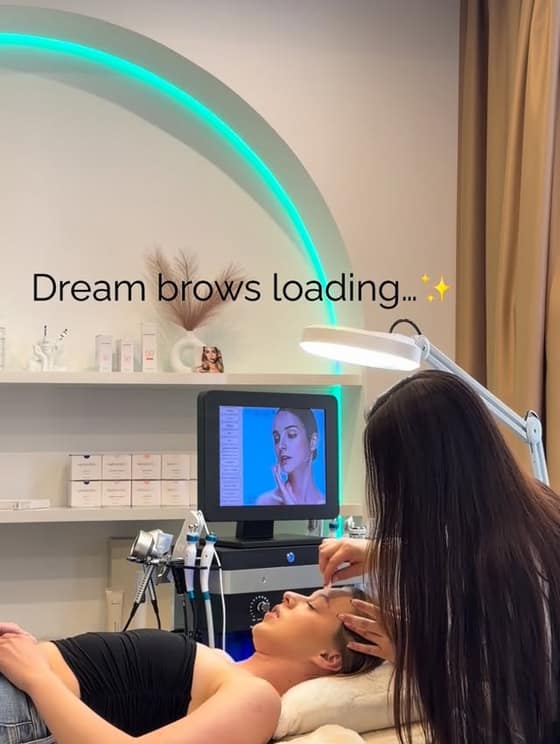 pink-moon-beauty-salon-0664ab09-e052-40d9-9a5b-b582fe1b72c3.jpg