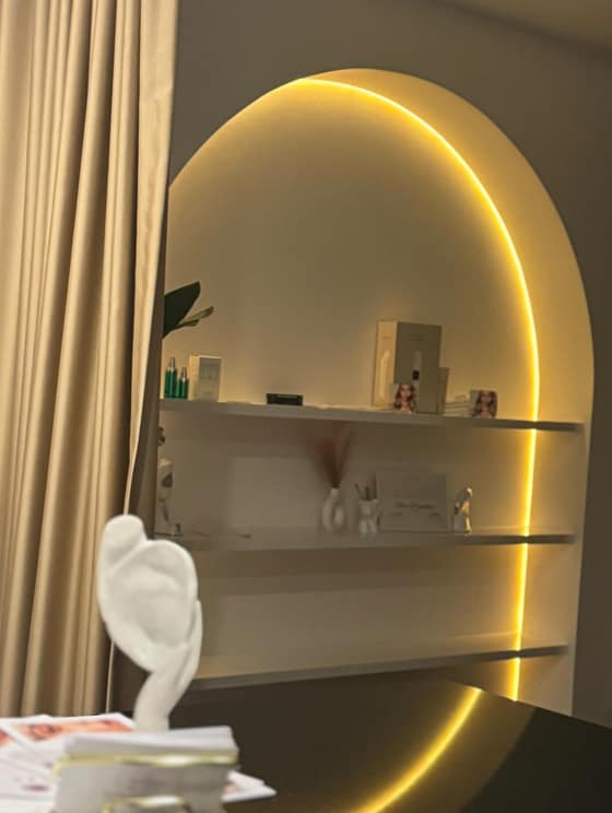 pink-moon-beauty-salon-16d31135-500b-4203-bf07-41fd5bfda0cf.jpg