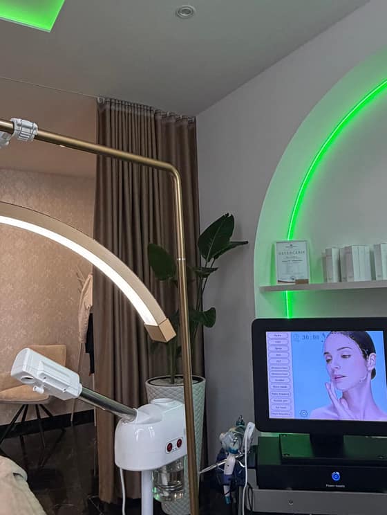 pink-moon-beauty-salon-2c78acd3-77b2-4750-89f7-86d860ae0957.jpg