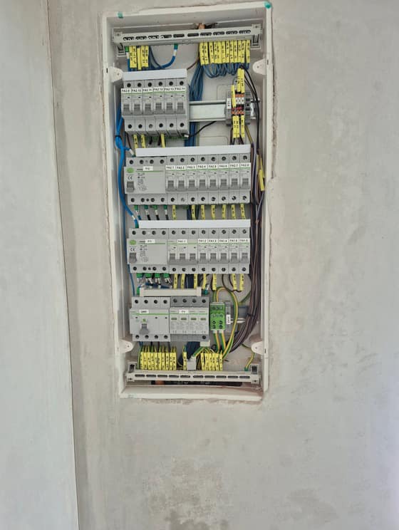 elektroinstalacie-1f12f42f-913f-4f78-96f4-1f798557d0fc.jpg