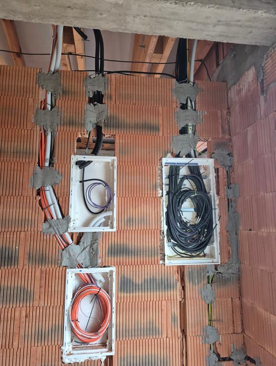 elektroinstalacie-1f1884cf-24a6-47af-8b34-2082cb1de2bb.jpg