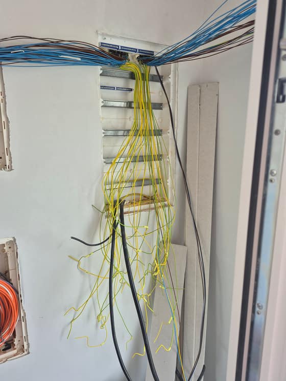 elektroinstalacie-273366b0-7546-4bfc-9088-7833b2701082.jpg