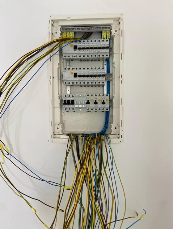 elektroinstalacie-3073527c-c639-43a9-91fd-8b0d3be442d8.heic
