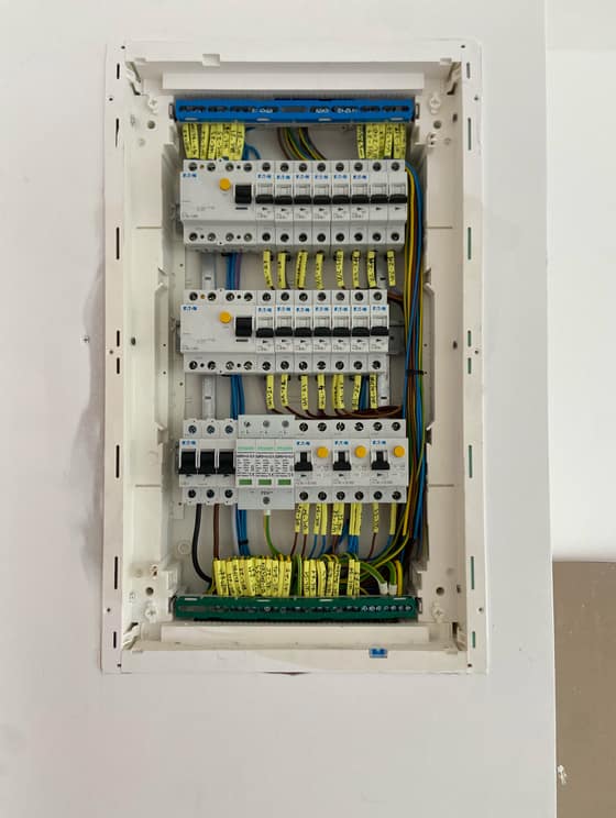 elektroinstalacie-40ce1af4-1a04-4082-96c9-d77c7e2efdeb.heic
