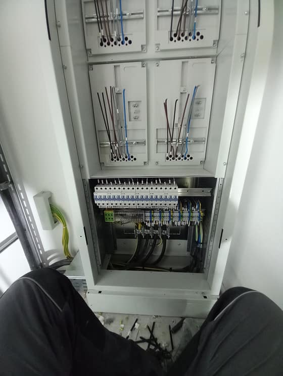 elektroinstalacie-5a6447b1-16db-4d37-ab0f-85e996f66b51.jpg