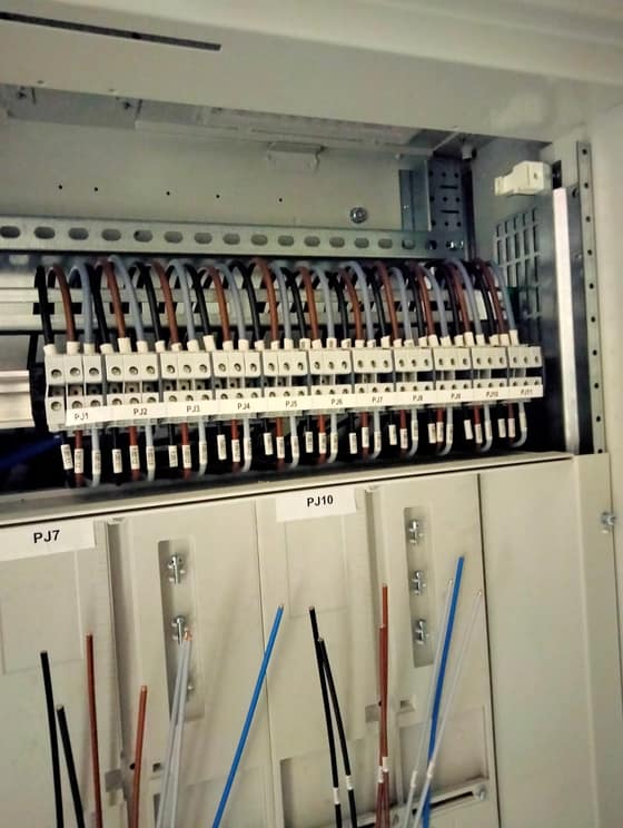 elektroinstalacie-79c64b41-b073-497e-9143-1b1b5a3a5743.jpg