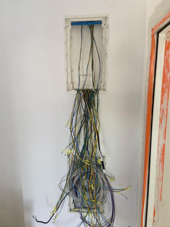 elektroinstalacie-870ebb46-7060-4ab8-a5f0-1e5780812acc.heic