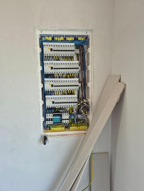 elektroinstalacie-abdfceac-a76d-4c12-b2d2-0d6c261940e3.jpg