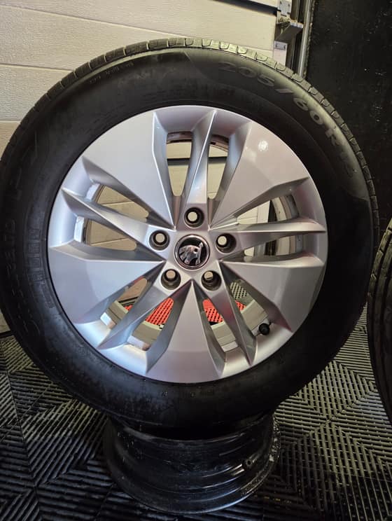 5X112 R16 Skoda Letna sada 205/60 R16 Pirelli-03aa40a1-6af8-47bd-80fc-dd975fb382c2.jpg