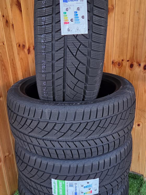 255/40 R19 Rovelo zimne pneumatiky-1177bc84-1306-41d0-8837-c386ad59dd33.jpg