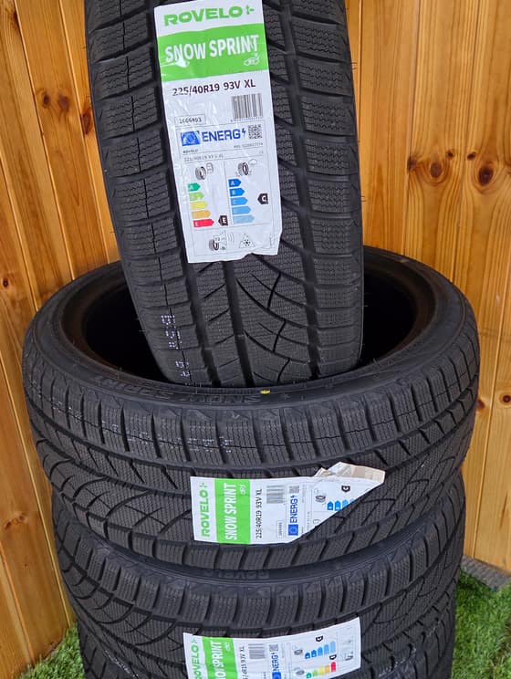 225/40 R19 Rovelo zimne pneumatiky-39790951-0a06-46b1-81c9-466a2c300cbc.jpg
