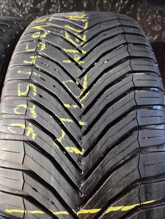 225/45 R19 Michelin All-season tires-3b5133dd-1d76-406c-980a-8d14eb19f029.jpg