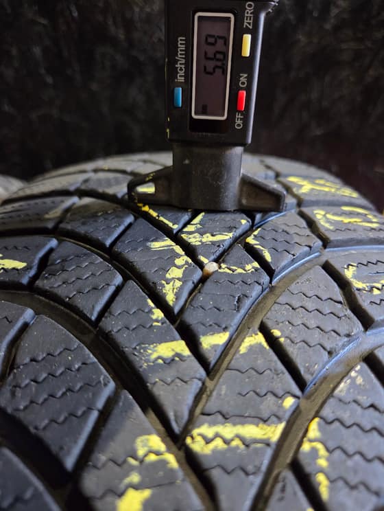 225/65 R17 Bridgestone téli-40801c5a-ff5e-4b9a-9969-f8e30ba31a8b.jpg