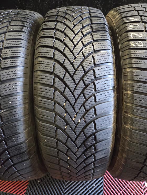 225/65 R17 Bridgestone téli-4359c274-a670-46d4-b056-66672f1790ef.jpg