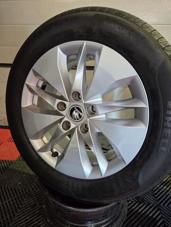 5X112 R16 Skoda Letna sada 205/60 R16 Pirelli-7106ec96-03cd-4c31-978f-43341bc973d8.jpg