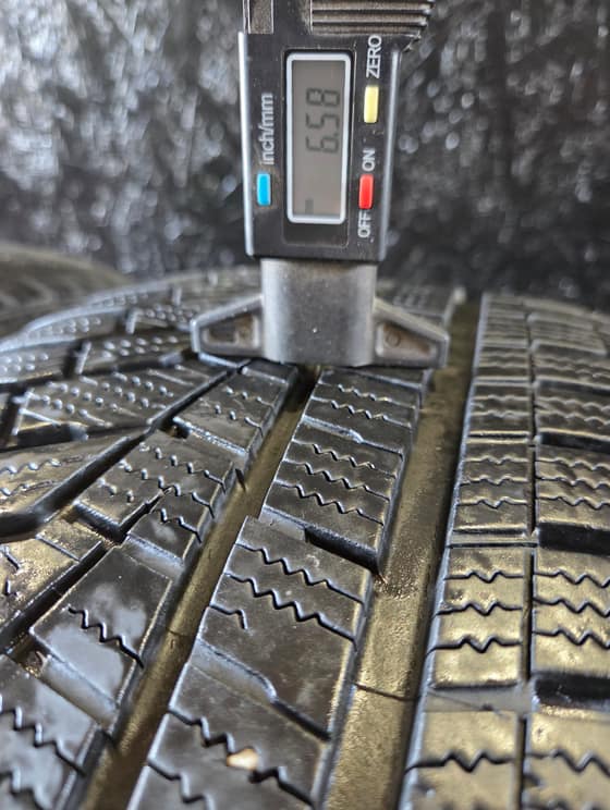 225/50 R17 Hankook zimne pneumatiky-af1d7f1a-d347-46b4-960f-26452ef3d90a.jpg