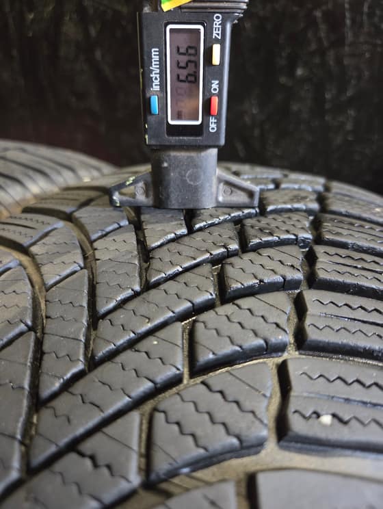 225/65 R17 Bridgestone téli-bcc6fd68-b416-4fff-8177-1d084fc12be9.jpg