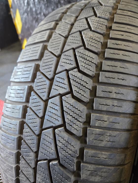 205/60 R16 Semperit M+S-ec8f9a34-d384-4d0a-8245-bb489f1b3ba2.jpg