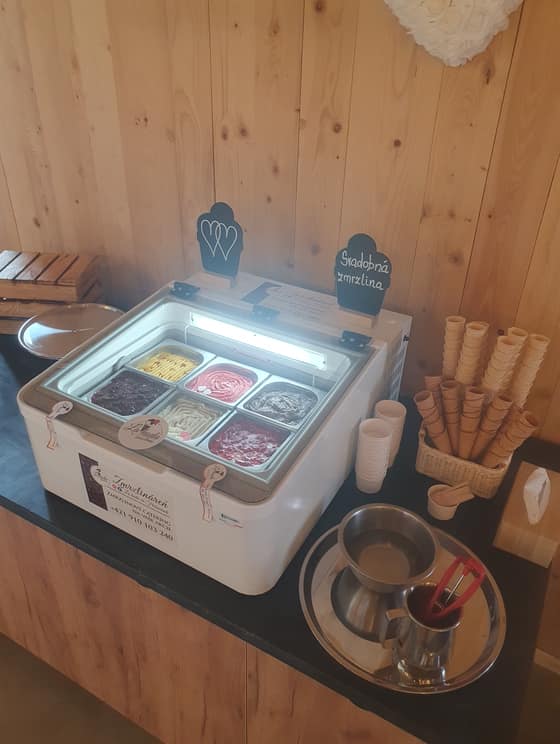 zmrzlinovy-catering-na-svadbu-ci-oslavu-c807f762-f605-4820-b82f-cd6f9919f0e6.jpg
