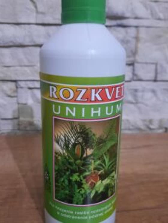 Kvapalné hnojivo ROZKVET Unihum 500 ml-8ca7b5db-4d0c-431d-981f-139c6000b3cd.jpg