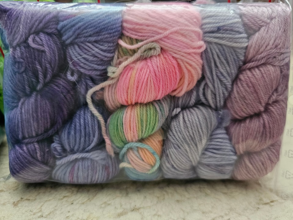 4 odstíny fialové a multicolor