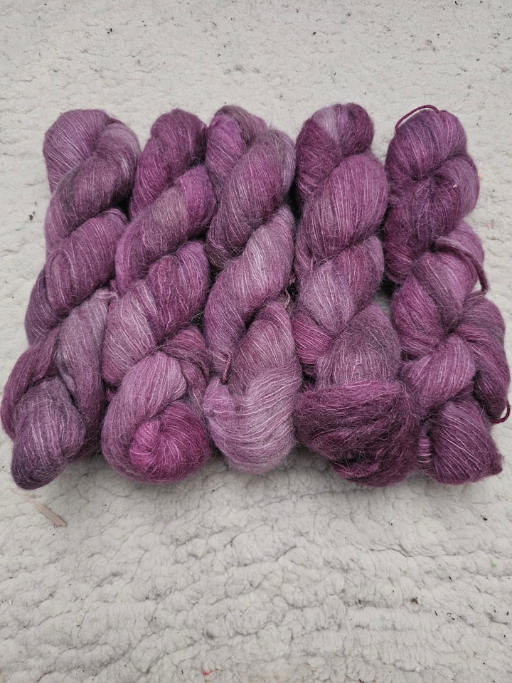 tmavá magenta
