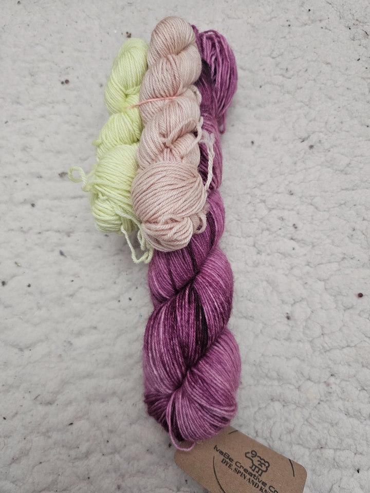 dark pink + minis yellow and beige
